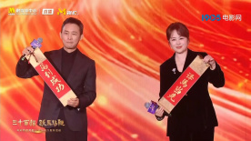 受不了了好爽两个女的一个男的